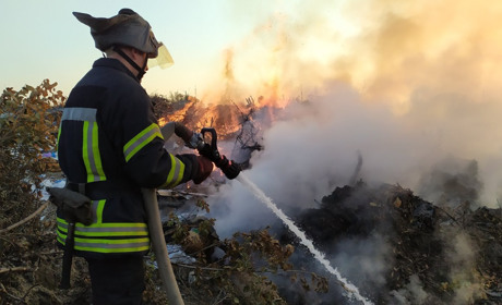 Чотири пожежі загасили троїцькі рятувальники