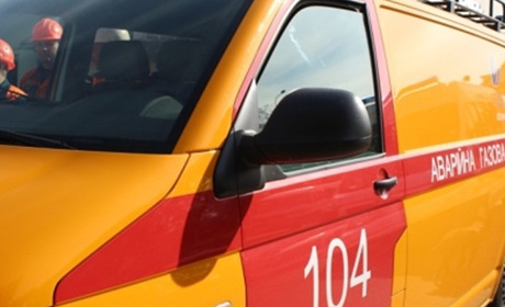 Засудили старокостянтинівця, який накинувся на газовиків із сокирою