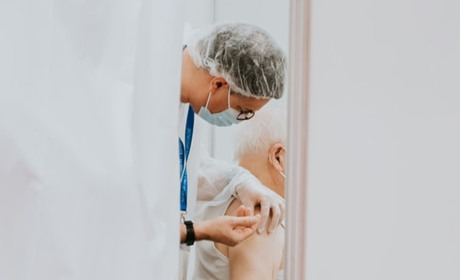 В Україні з’явиться сертифікат про одужання та представники яких професій мають щепитися