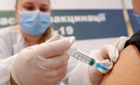 Без зарплати і лікарняних: кого з невакцинованих працівників відсторонять від роботи з 8 листопада