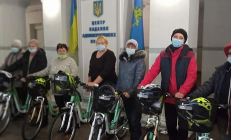 Соціальним працівникам подарували нові велосипеди