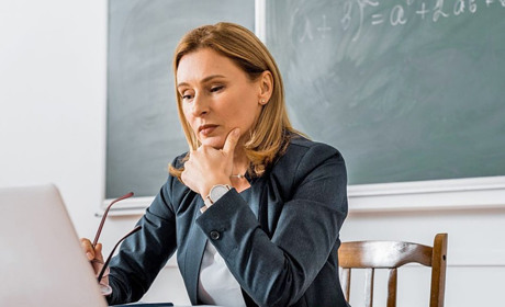 У Корюківській громаді відсторонили від роботи одного невакцинованого проти ковіду освітянина