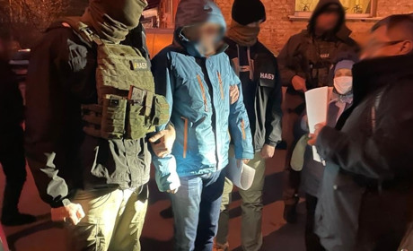 Суддю Чернігівського окружного адмінсуду затримали під час отримання хабаря