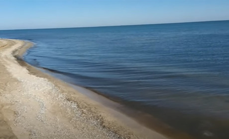 Море у жовтні: блогерка показала, яке наразі море у Стрілковому