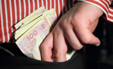 На Гадяччині працівниця поштового відділення привласнювала кошти людей за комунальні послуги