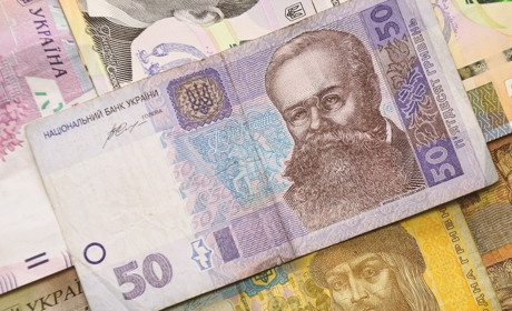 Заробітну плату держслужбовцям збільшать: Уряд погодив зміни до Закону