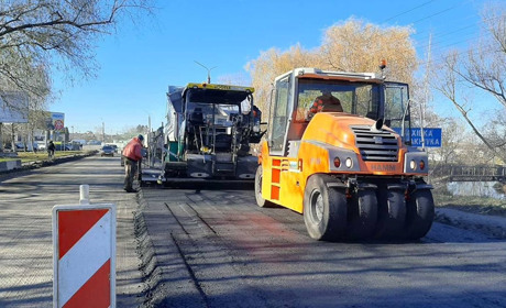 У Старокостянтинові та поблизу міста ремонтують дві ділянки автодороги Н-03
