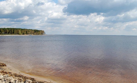 Під час риболовлі троє чоловіків перекинулися разом із човном. Один із них зник