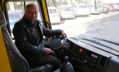 На рейс вийшли шкільні автобуси, які возять учнів до сіл Медвежа та Снятинка