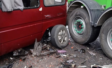 Аварія з потерпілими: біля Поповець мікроавтобус зіткнувся з вантажівкою