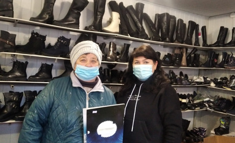 Сертифікат від магазину “Одяг та взуття” виграла передплатниця “Сільської новини” із села Воєводське