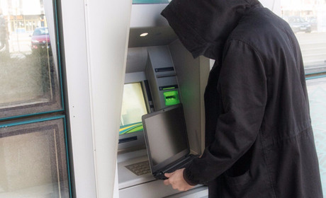 Прийшло повідомлення про кілька тисяч за щеплення? Приватбанк попереджує про нове шахрайство