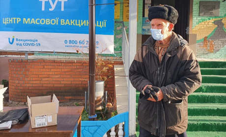 Вакцинація людей похилого віку: "Я вакцинований, бо хочу жити"