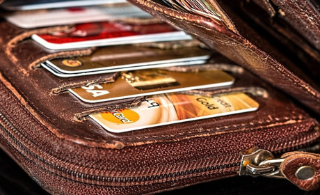 В Україні підвищать заробітні плати та пенсії: кому та на скільки