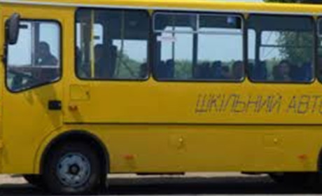 У дітей забрали шкільний автобус. У Долинській громаді матері по черзі возять учнів у гімназію