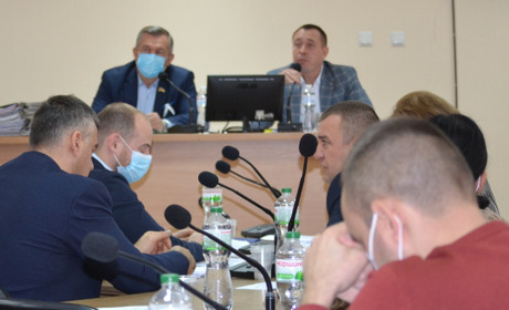 Вручили ордер на квартиру, заслухали нардепа та розподілили 27 мільйонів гривень. Сесія № 21