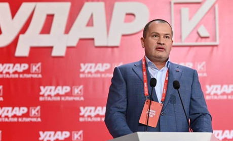 Українська влада має зміцнити оборонний сектор, а також звернутися до західних партнерів