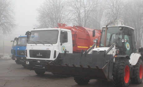 У Волновасі урочисто передали сміттєзбиральну техніку трьом громадам Волноваського району