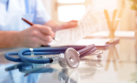 Відмова від вакцинації: гадячанам не оплатять лікарняні у разі відсторонення від роботи