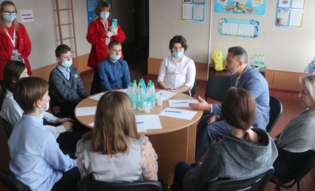 Микола Ханатов зустрівся з активною учнівською молоддю Врубівки: про що розмовляли