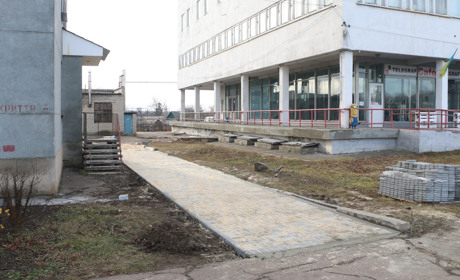 Прохання виконано: в Попасній будують новий тротуар: де він буде, та хто ініціював будівництво