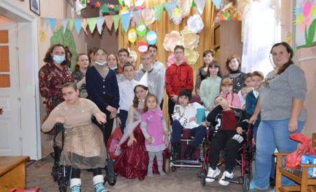 Посмішками і піснями зустрічали гостей у Кіцманському центрі реабілітації дітей "Дзвіночок"