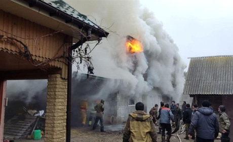 Пожежа в селі на Сарненщині: вогнеборці врятували житловий будинок