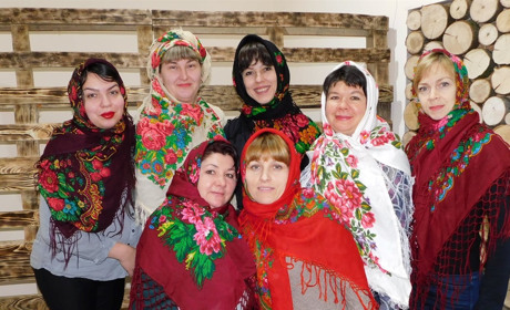 День української хустки: жителі Гадяччини публікують яскраві світлини