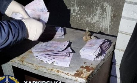 Взяла гроші на лікування мами: у Лозовій судили працівницю "Укрпошти", яка вкрала пів мільйона