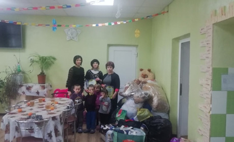 Представники Новицької громади відвідали з подарунками від Миколая вихованців центру у Медині