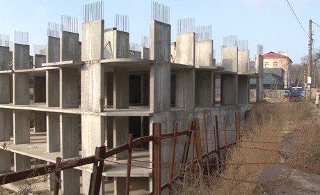 Будинки на вулицях Незалежності, 7 і Любецькій, 26 добудують