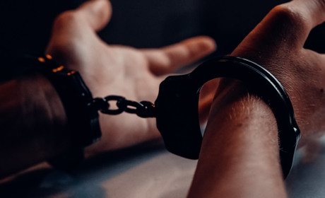 Мешканця Новотроїцького обвинувачують у жорстоких вбивствах пенсіонерів