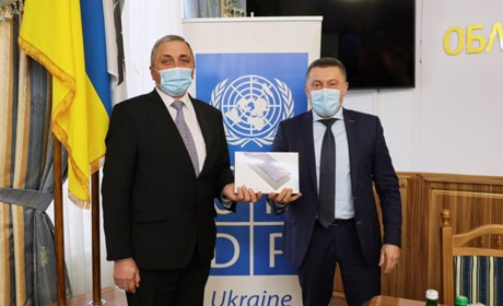 Новицька і ще 4 громади Прикарпаття отримали по 20 планшетів для організації дистанційного навчання