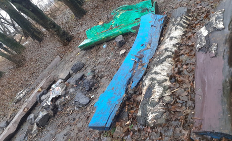 В барському парку знову знищили зону для відпочинку: активісти, які щоразу її ремонтують - у відчаї
