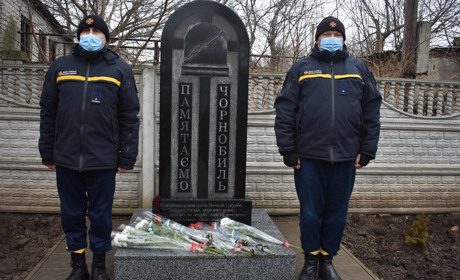 Сірогозщина пам’ятає: покладанням квітів і хвилиною мовчання вшанували ліквідаторів аварії на ЧАЕС