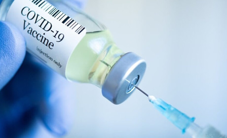 Третя доза вакцини від коронавірусу: хто її отримає. МОЗ офіційно схвалив бустерну вакцинацію