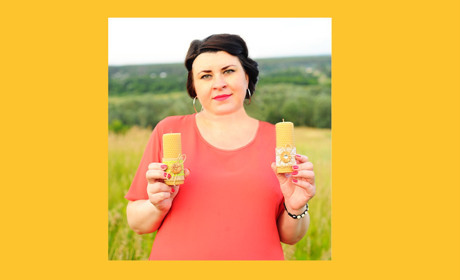 Світлана Приходько із Гадяча створює оберегові свічки із вощини