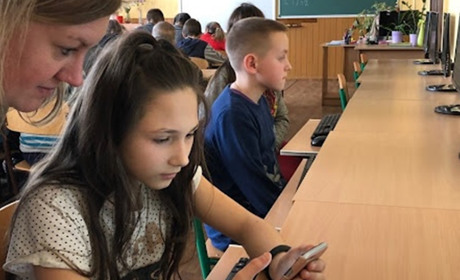 Дзеркала в коридорі, пуфи, велопарковка, кулер — «народні» проєкти учнів Корюківської громади