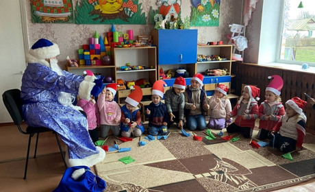 До Барських дітей в школи та садочки вже завітав Святий Миколай з подарунками