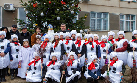 Весело було на відкритті новорічної ялинки у Брусниці