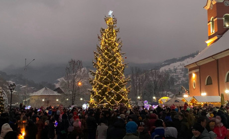 Подія на яку всі чекали: у Рахові відкрили ялинку