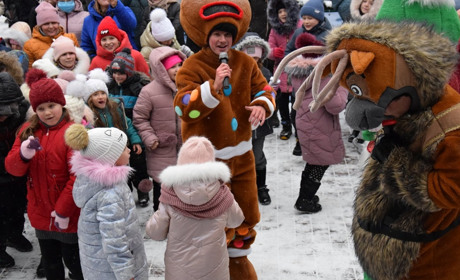 В Горской и Попаснянской громадах Святой Николай зажигает ёлки. Фото