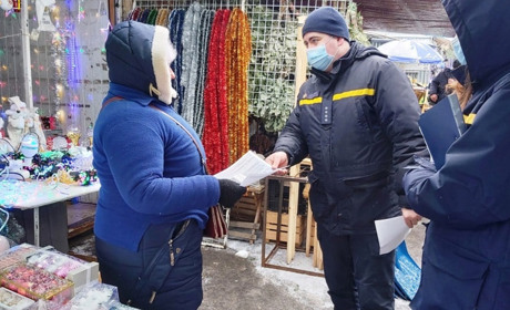 Попереду свята. Рятувальники перевіряють продавців піротехнічних виробів