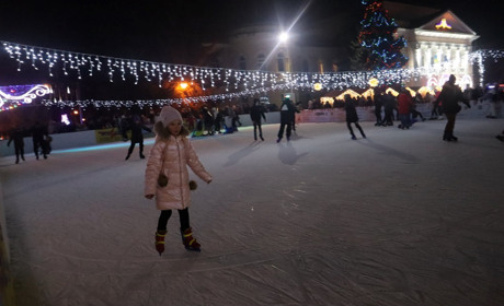 25 грудня в Первомайську відкрилася ковзанка: фото та відео