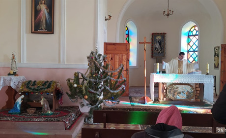 Католицька громада Новопетрівки зустріла Різдво: з молитвами і піснеспівами