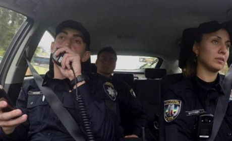 Облаяв поліцейського – плати: глава МВС застерігає від словесних образ