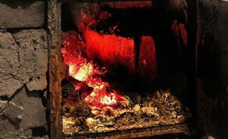У Корюківці зайнялася майстерня місцевого жителя, який займається ремонтом меблів