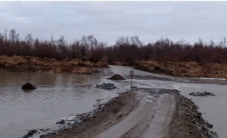 Тимчасову мостову переправу через Прут між Глиницею і Дубівцями розмила течія, проїзду нема
