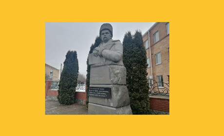 У Гадячі на пам’ятниках з’явилися QR-коди