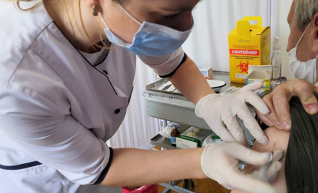 В Україні дозволили бустерну дозу вакцини від COVID-19: хто з дрогобичан може її отримати